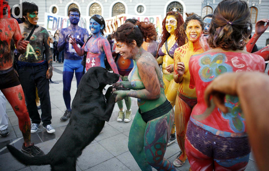 Manifestantes Protestan Desnudos Estudiantes Y Ciciclistas Pelean Por